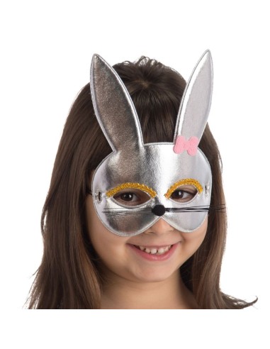 Maschera coniglietta argento metallizzata con orecchie e elastico indossata da bambina sorridente