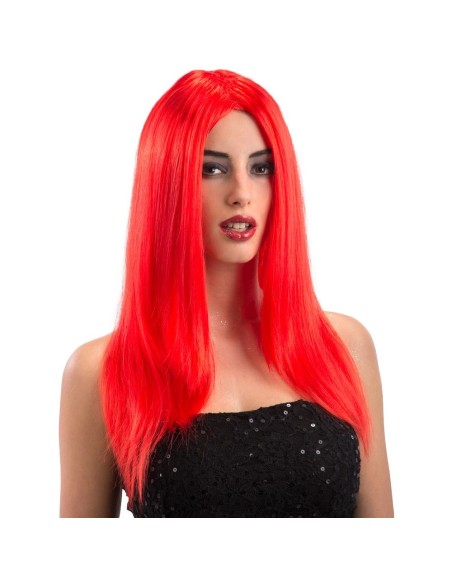 Parrucca lunga liscia rossa indossata da donna con abito nero per travestimenti e feste