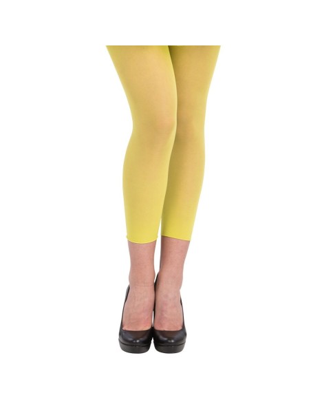 Leggings verde fluo aderenti indossati con scarpe nere su sfondo bianco