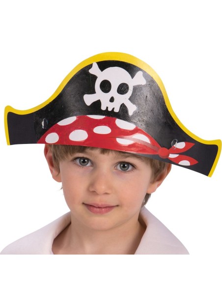 Bambino che indossa cappello pirata nero con teschio e bandana rossa a pois bianchi