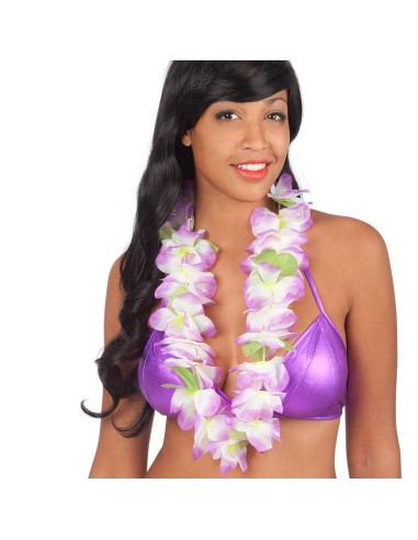 Collana hawaiana con fiori lilla e bianchi in stoffa indossata da donna per costume tropicale
