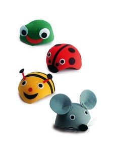 Quattro calotte animaletto in feltro per bambini: rana verde, coccinella rossa, ape gialla e topolino grigio