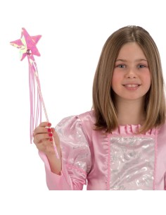 Bambina con bacchetta magica rosa decorata con stelle e nastri per costume da fata