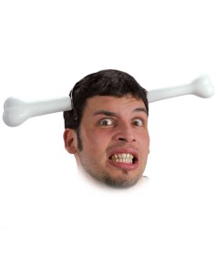Cerchietto Halloween con osso bianco che attraversa la testa per effetto spaccatesta horror