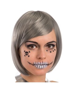 Adesivi decorativi teschio per viso Halloween con bocca cucita e simboli gotici applicati su modella