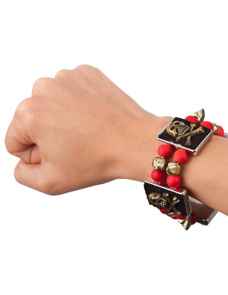 Bracciale Halloween con teschi in metallo e perle rosse indossato al polso per costumi horror