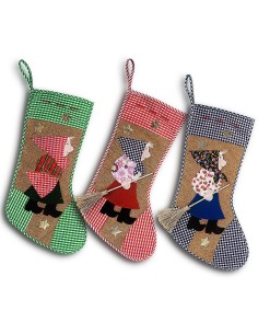 Calze della Befana in juta con decorazioni natalizie colorate e personaggi festivi, lunghe 46 cm