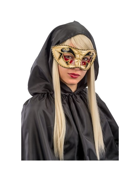 Maschera veneziana dorata mezzo viso con decorazioni rosse e nere indossata con cappuccio nero