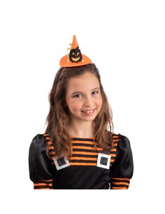 Bambina con mini cappello da strega nero in feltro decorato con zucca arancione per Halloween
