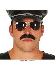 Baffi neri fini su uomo con occhiali da sole e cappello da poliziotto per travestimento