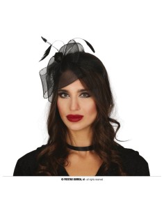 Diadema nero con fiore in tulle e piume indossato da donna per feste eleganti Halloween