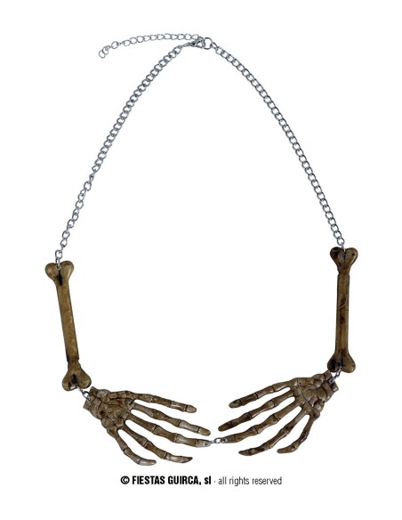 Collana braccia scheletro dorata indossata su décolleté per costume Halloween horror