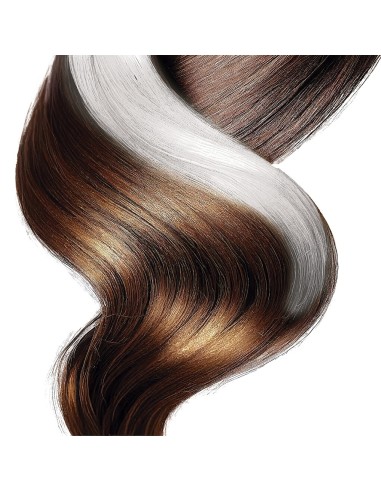 Ciocche di capelli bianche e castane ondulate per effetti di colorazione spray temporanea