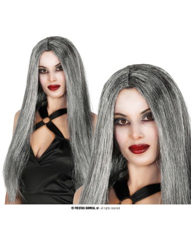 Parrucca lunga liscia grigia indossata da donna con vestito nero per Halloween e travestimenti