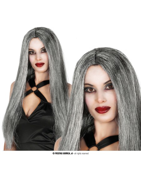 Parrucca lunga liscia grigia indossata da donna con vestito nero per Halloween e travestimenti