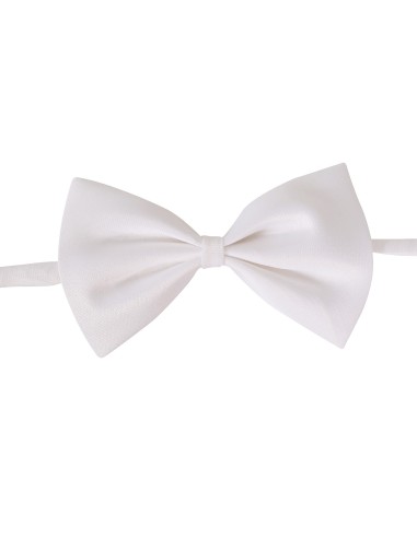 Papillon bianco elegante da 11 cm indossato con smoking nero per eventi formali