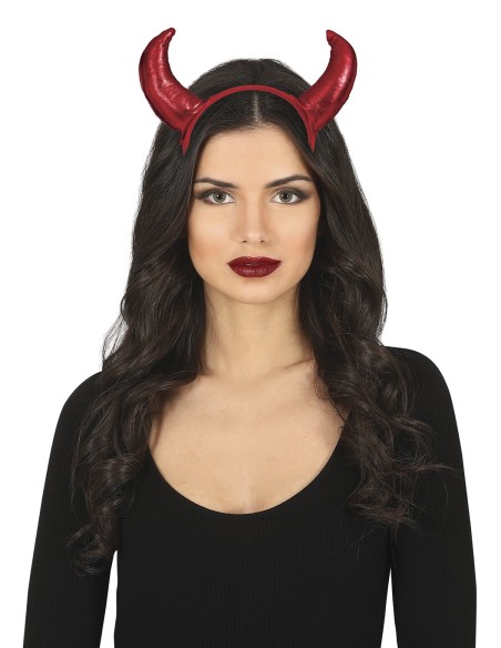 Cerchietto con corna rosse da demone indossato per costume Halloween