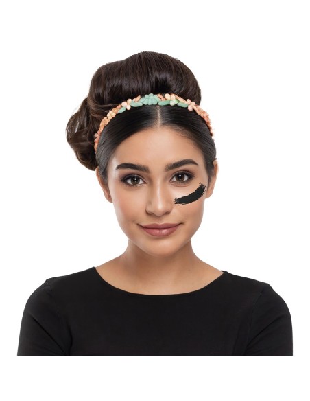 Trucco crema nero professionale 20ml applicato su viso di donna per make-up teatrale Halloween