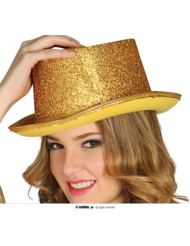 Cappello a cilindro dorato in lurex brillante indossato da donna per feste eleganti
