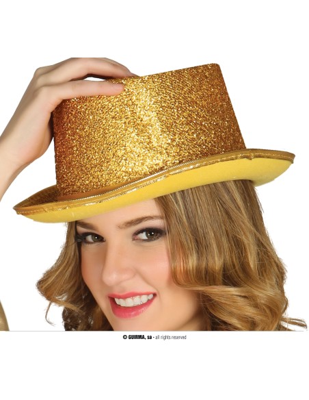 Cappello a cilindro dorato in lurex brillante indossato da donna per feste eleganti