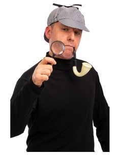 Set investigatore con cappello a scacchi, lente di ingrandimento e pipa su cartoncino per costume detective