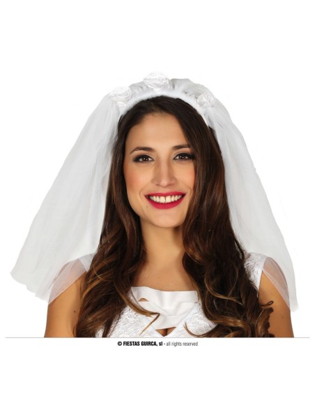 Velo da sposa bianco con fascia elastica indossato da donna sorridente per matrimonio e feste a tema