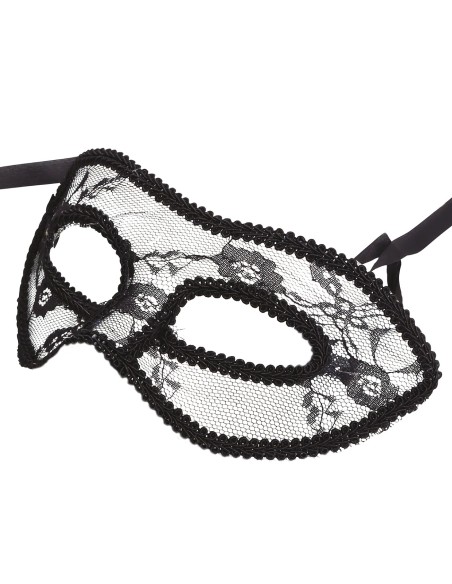 Maschera sexy nera in pizzo con elastico indossata da donna con capelli biondi e rossetto rosso