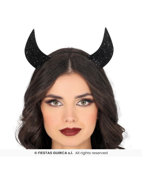 Cerchietto corna nere lucide indossato modella capelli castani trucco Halloween