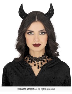 Cerchietto corna nere lucide indossato modella capelli castani trucco Halloween 2