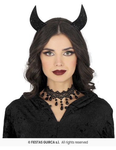 Cerchietto corna nere lucide indossato modella capelli castani trucco Halloween