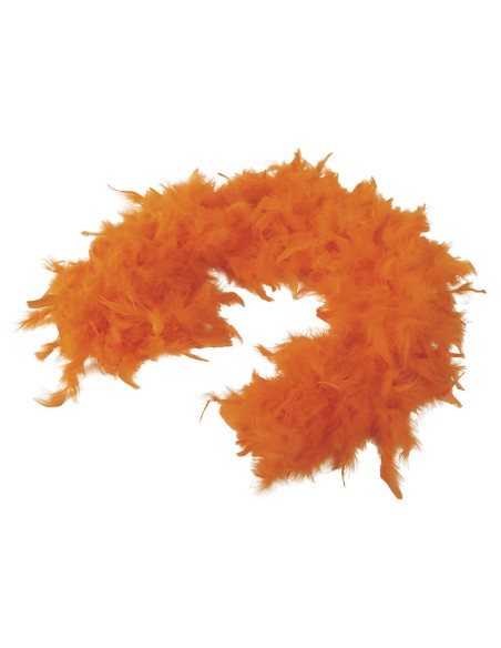 Donna bionda con boa di piume arancioni e collana nera per feste a tema vintage