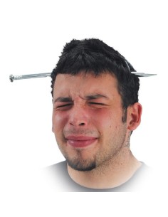 Cerchietto con chiodo finto che attraversa la testa per scherzi Halloween e feste a tema horror