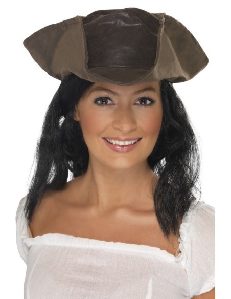 Cappello pirata marrone tricorno in similpelle indossato da donna per costume Halloween