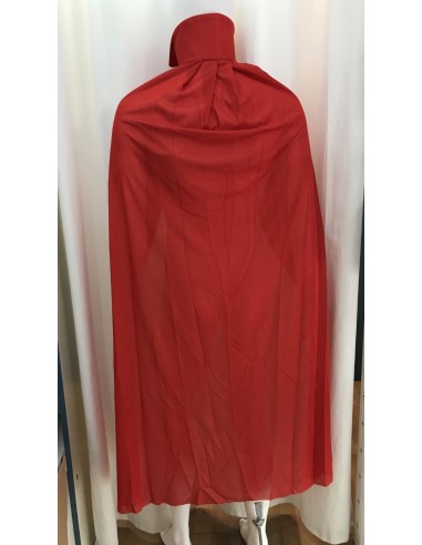 Mantello rosso lungo con colletto su manichino per costumi e travestimenti Halloween