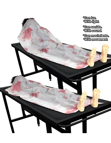 Cadavere con telo insanguinato su barella per decorazioni Halloween horror