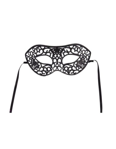 Maschera veneziana nera con intagli decorativi e glitter indossata da donna con capelli rossi