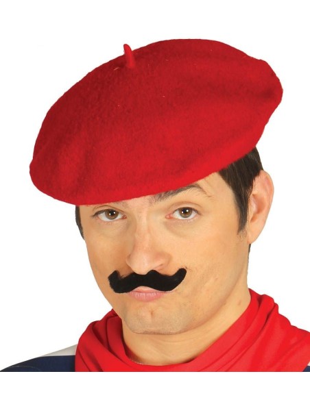 Basco rosso da pittore francese indossato con baffi finti neri per costume